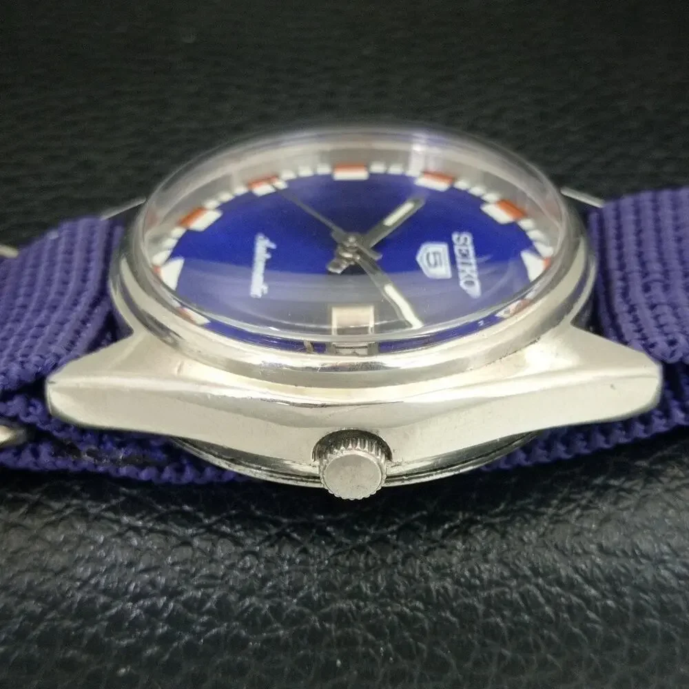 Vintage 1980 Seiko Automatic Mens Silver Watch W/daydate & Blue accents